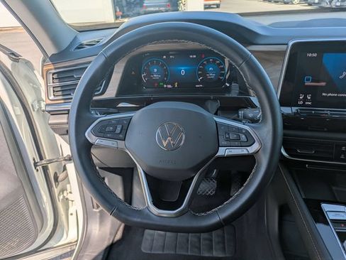 Used 2024 Volkswagen Atlas SE AWD/4WD image 9