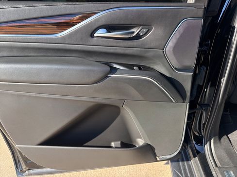 Used 2023 Cadillac Escalade ESV Premium Luxury image 38