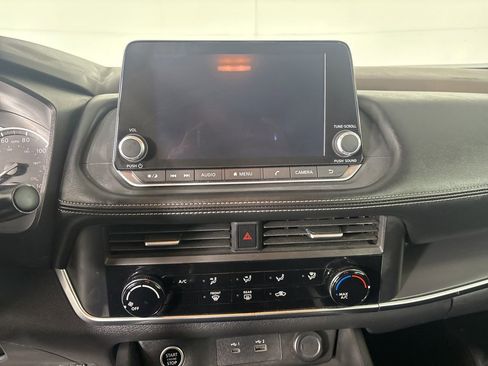 Used 2023 Nissan Rogue S image 14