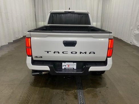 Certified 2025 Toyota Tacoma TRD Off-Road image 4