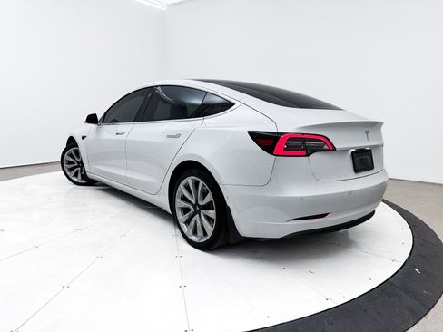 Used 2019 Tesla Model 3 Standard Range Plus image 2