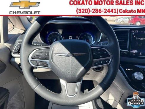 Used 2024 Chrysler Pacifica Touring-L FWD image 30