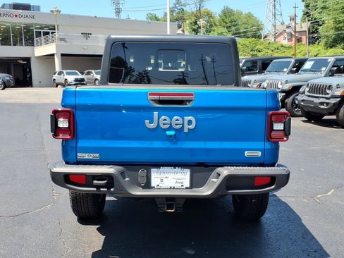 Certified 2020 Jeep Gladiator Overland AWD/4WD image 6