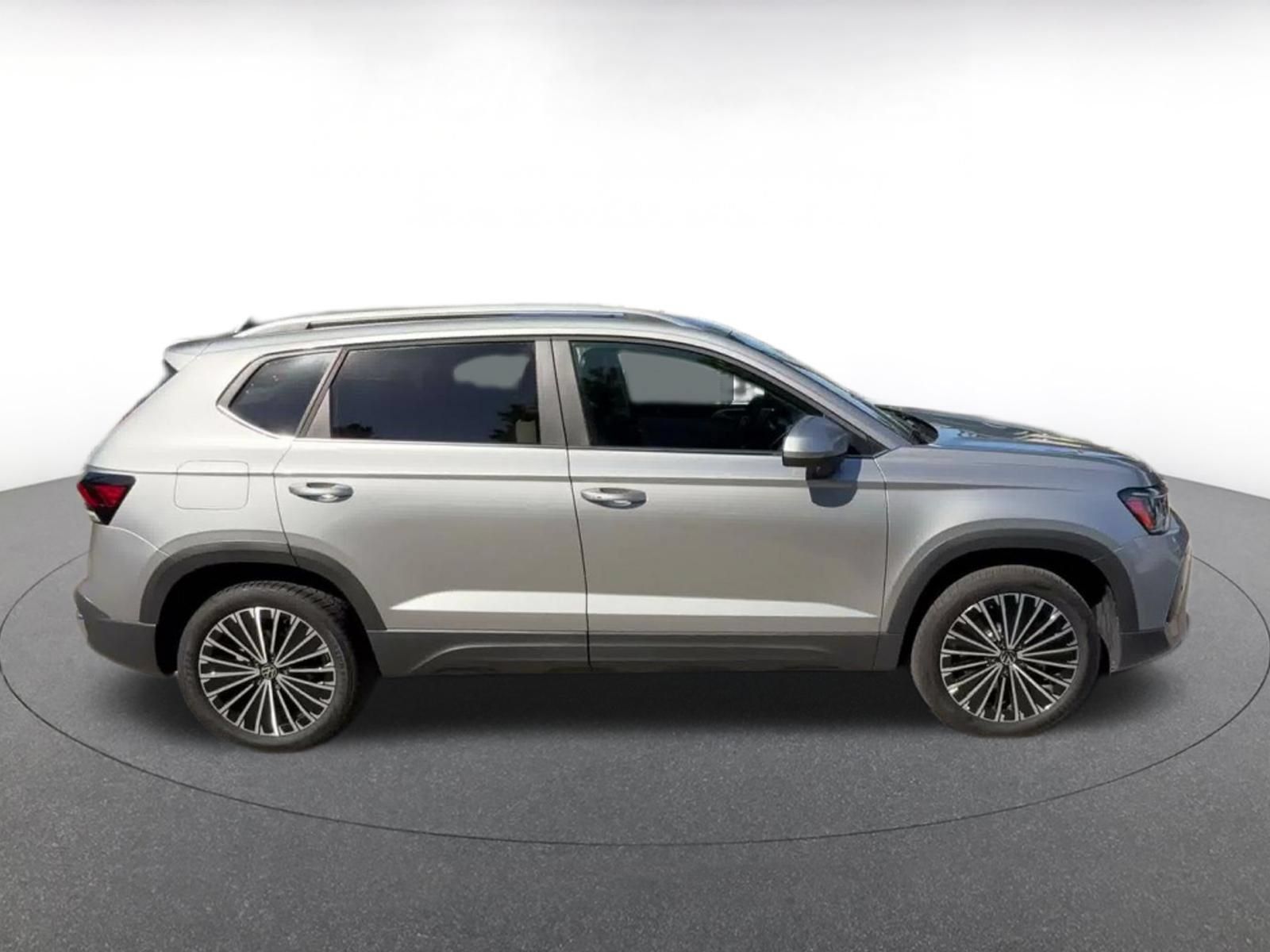 Used 2026 Volkswagen Taos SE FWD image 15