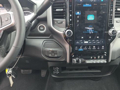 Used 2026 RAM 2500 Big Horn AWD/4WD image 9