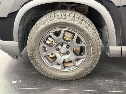 Certified 2025 Honda Pilot TrailSport image 12