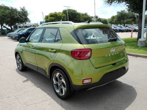 Used 2022 Hyundai Venue SEL FWD image 9