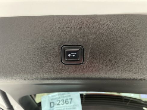 Used 2023 Chevrolet Traverse RS AWD/4WD image 14