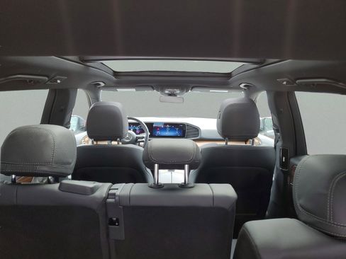 Certified 2025 Mercedes-Benz GLS 450 4MATIC image 10