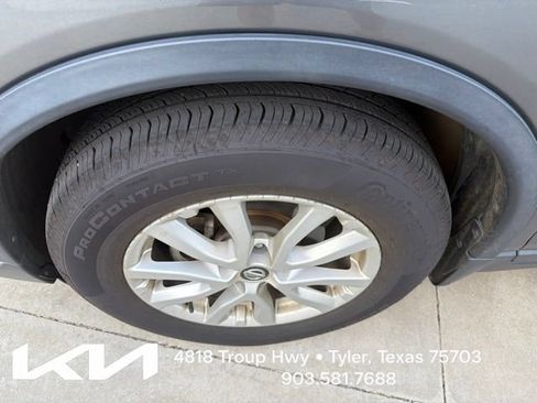 Used 2019 Nissan Rogue S w/ Special Edition Package FWD image 4