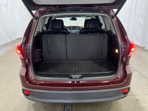 Certified 2019 Toyota Highlander XLE AWD/4WD image 13