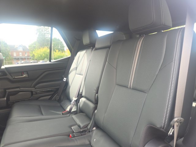 Used 2025 Toyota 4Runner Limited AWD/4WD image 12