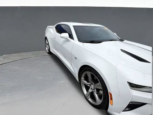 Used 2017 Chevrolet Camaro SS RWD image 3