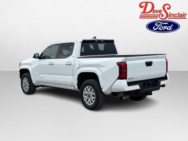 Used 2025 Toyota Tacoma SR5 AWD/4WD image 9