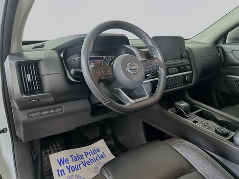 Used 2023 Nissan Pathfinder SL image 9