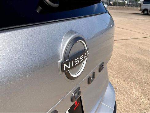 Used 2024 Nissan Rogue S image 31