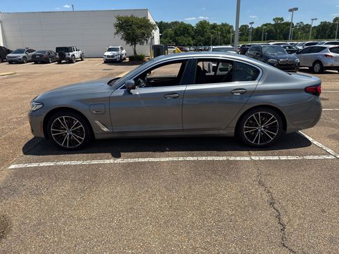 Used 2023 BMW 530e xDrive w/ Premium Package AWD/4WD image 8