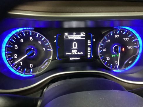 Used 2019 Chrysler Pacifica Touring-L image 33