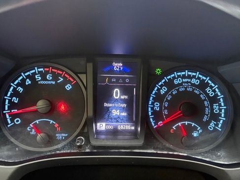 Used 2021 Toyota Tacoma SR w/ SX Package image 9