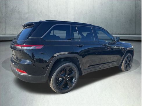 New 2026 Jeep Grand Cherokee Limited w/ Limited Altitude Package AWD/4WD image 5