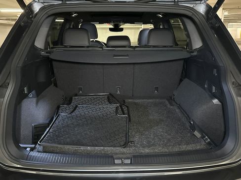 Used 2023 Volkswagen Tiguan SEL R-Line image 6