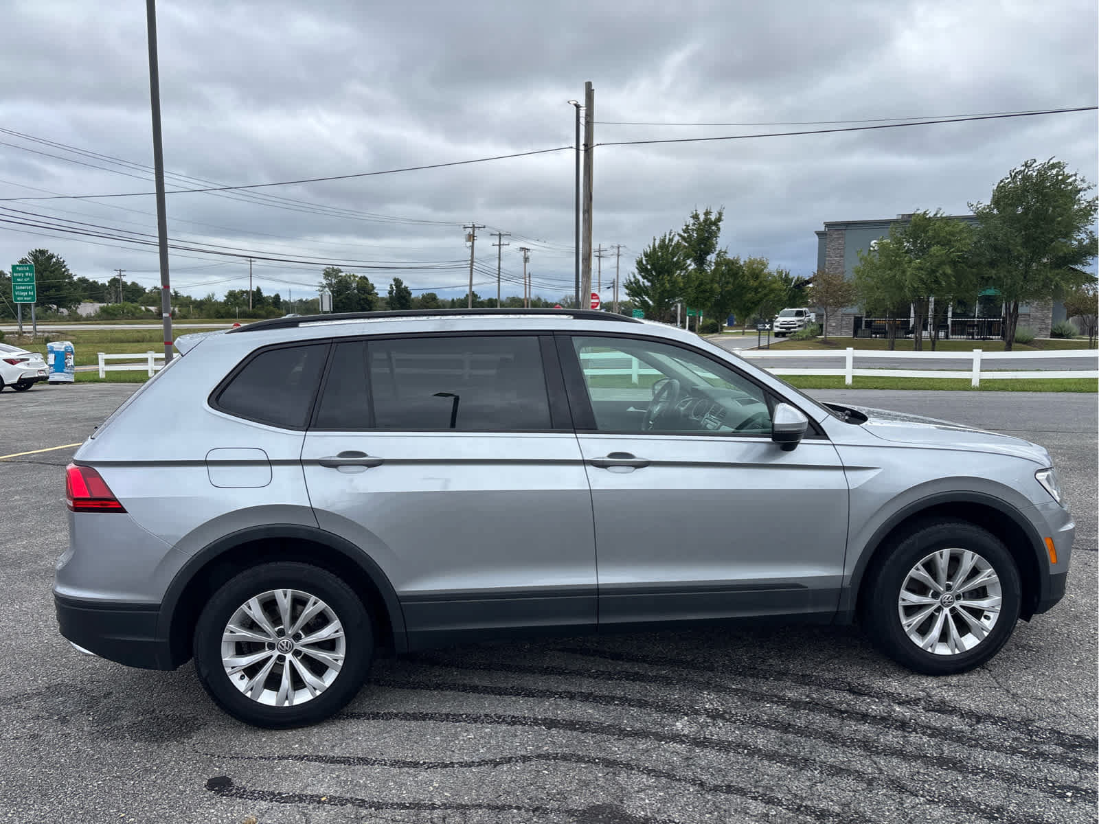 Used 2019 Volkswagen Tiguan S w/ Driver Assistance Package AWD/4WD image 3