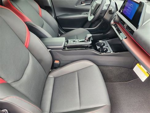 New 2025 Toyota Prius Plug-In Hybrid image 10