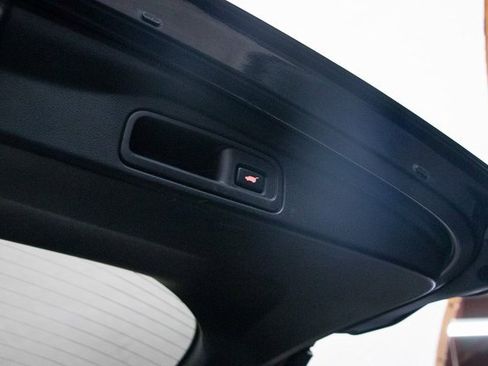 Used 2019 Honda Pilot Touring image 17