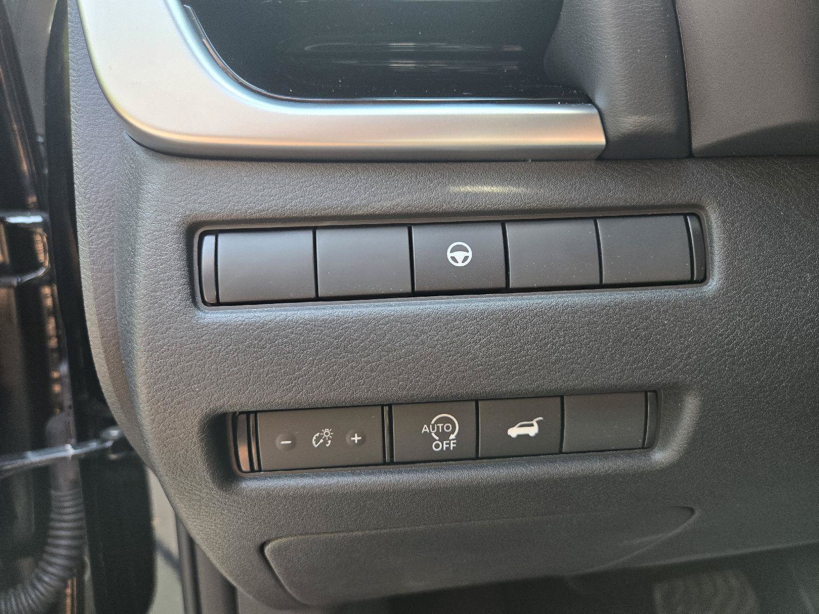Used 2025 Nissan Rogue SL AWD/4WD image 16
