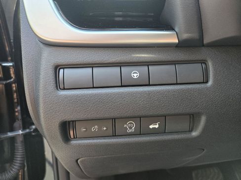 Used 2025 Nissan Rogue SL AWD/4WD image 16
