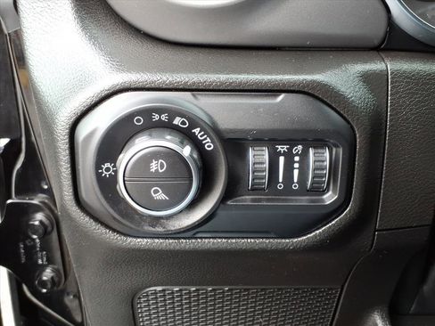 Used 2022 Jeep Gladiator Willys image 16