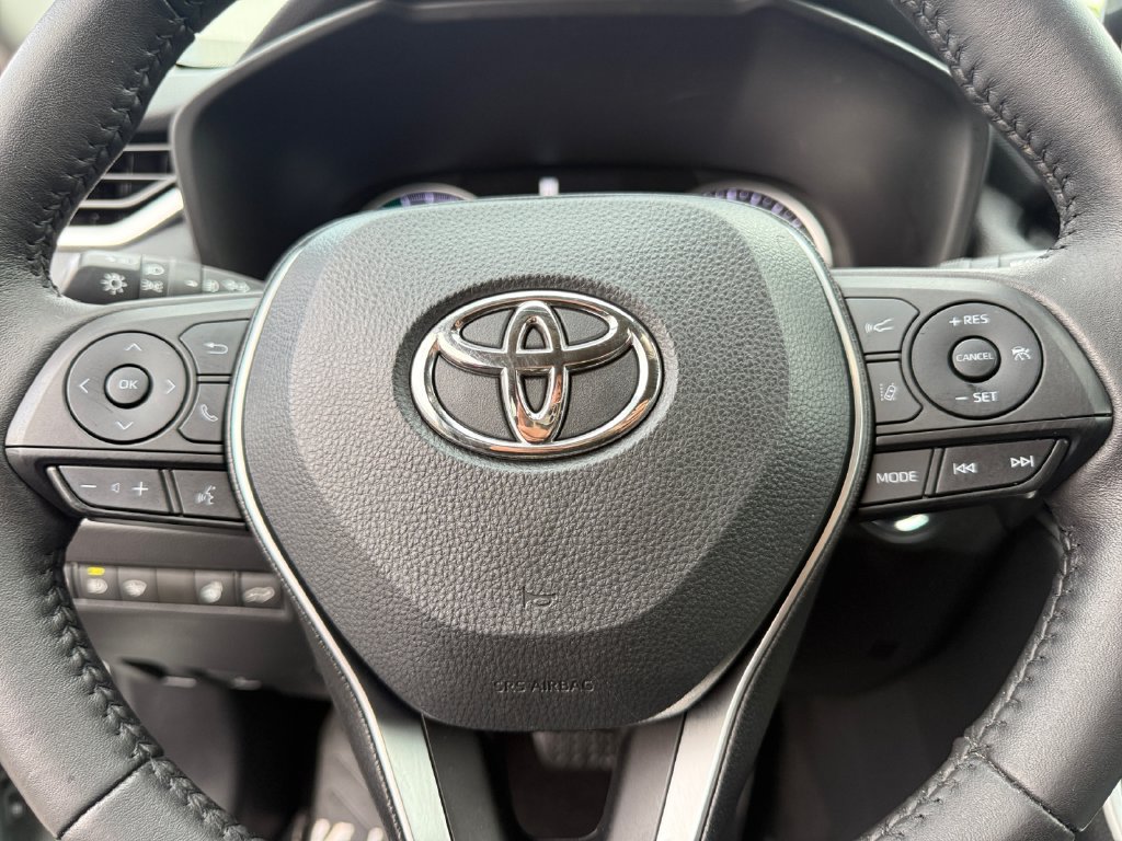 Used 2022 Toyota RAV4 XLE Premium AWD/4WD image 19