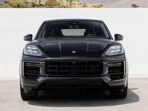 Certified 2025 Porsche Cayenne Turbo AWD/4WD image 10