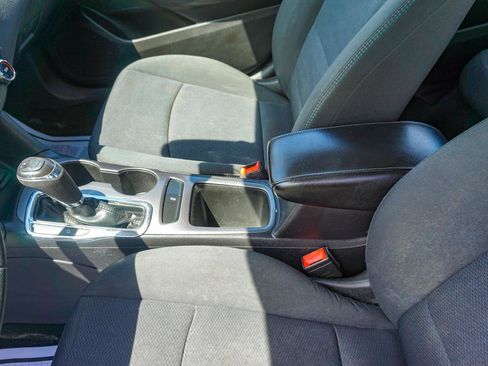 Used 2017 Chevrolet Cruze LT FWD image 16