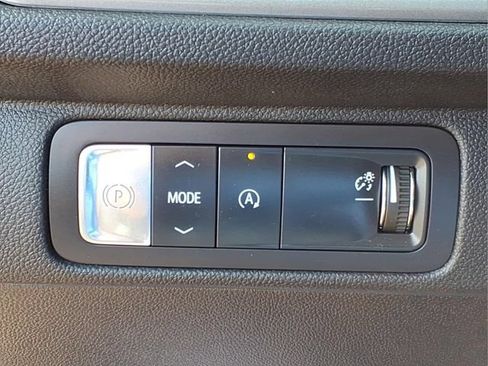 Used 2025 Chevrolet Traverse LT w/ Sun and Wheel Package FWD image 19