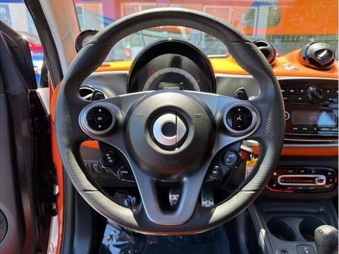 Used 2016 smart fortwo Proxy RWD image 8