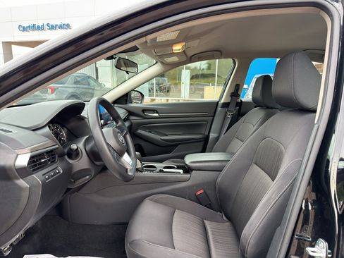 Used 2024 Nissan Altima 2.5 SV FWD image 32