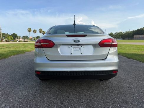 Used 2017 Ford Focus SE FWD image 6
