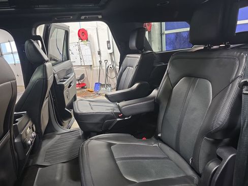 Used 2021 Ford Expedition Limited image 15