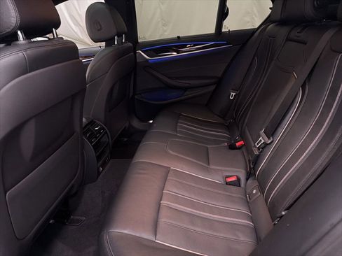 Used 2020 BMW 530e xDrive w/ M Sport Package image 21