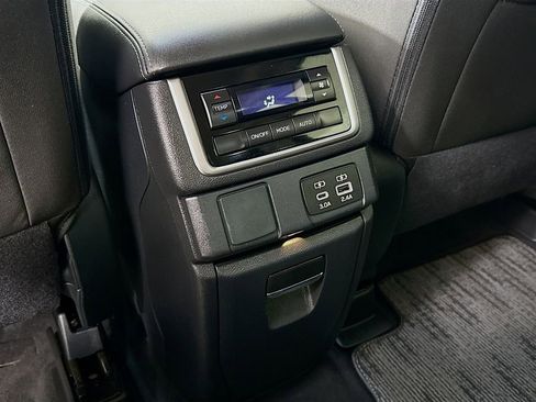 Used 2023 Subaru Ascent Premium w/ Convenience Package image 27