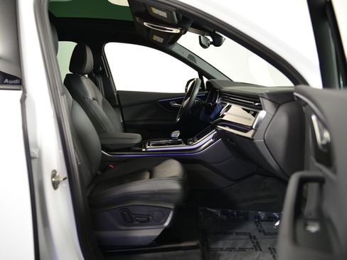 Used 2025 Audi Q7 2.0T Premium w/ Convenience Plus Package image 18