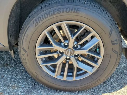 Used 2023 Nissan Rogue FWD image 5