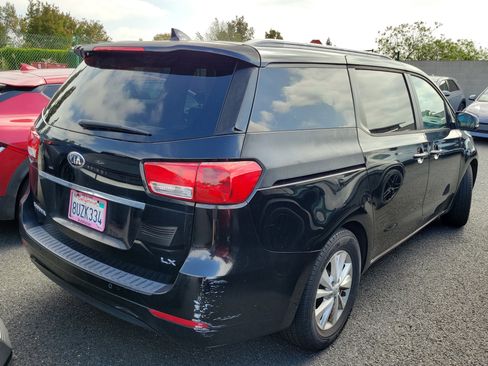 Used 2016 Kia Sedona LX w/ LX Essentials Premium Package FWD image 5