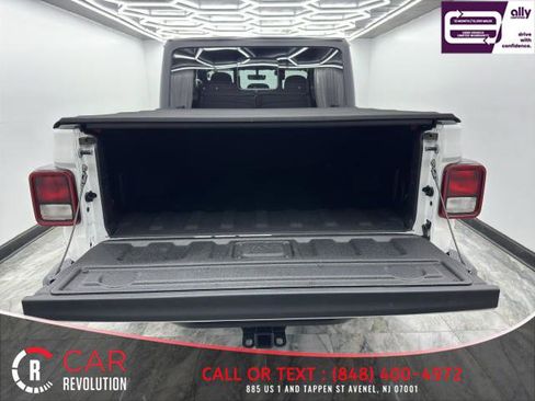Used 2021 Jeep Gladiator Overland AWD/4WD image 6