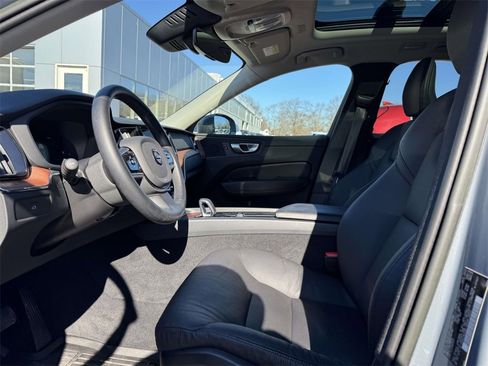 Certified 2023 Volvo XC60 B5 Plus image 13