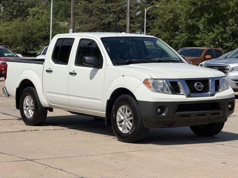 Used 2017 Nissan Frontier SV w/ SV Value Truck Package AWD/4WD image 2