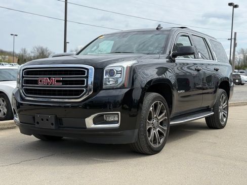 Used 2017 GMC Yukon SLT image 2