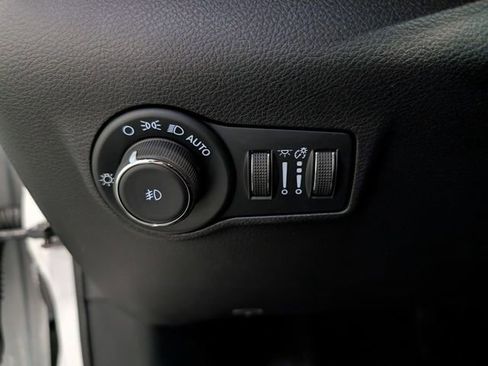 Used 2025 Jeep Compass Limited image 18