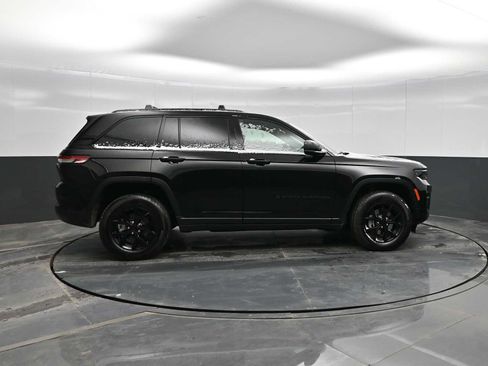 Used 2024 Jeep Grand Cherokee Altitude image 9